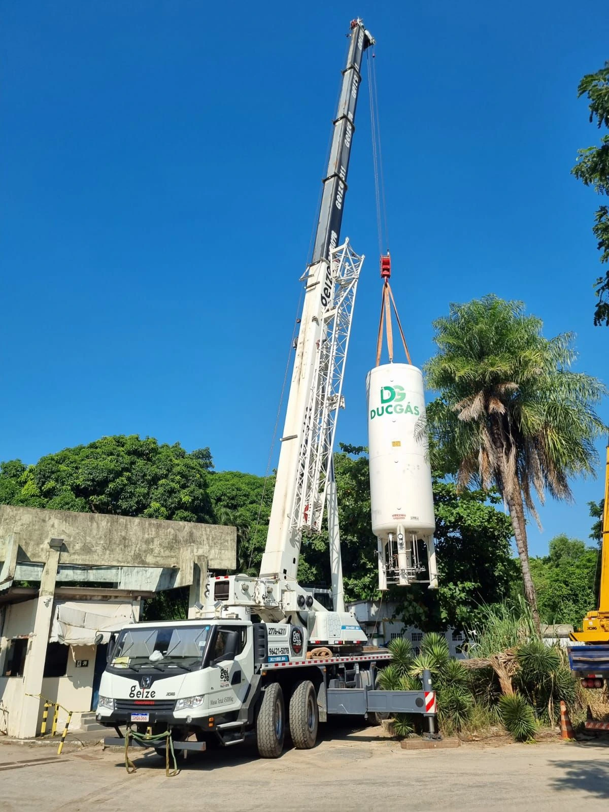 Detalhe prático do serviço de IÇAMENTO E MOVIMENTAÇÕES